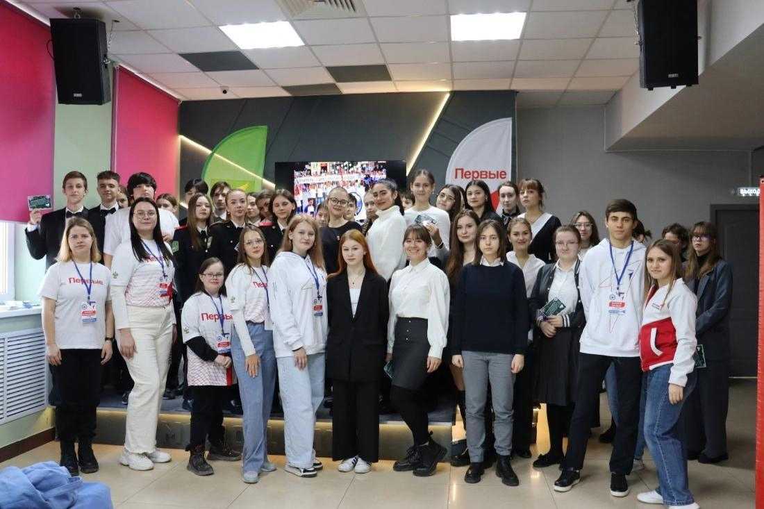 Средняя зарплата учителя в россии. Средняя зарплата преподавателя вуза. Заработная плата старшего преподавателя вуза. Преподаватель в университете зарплата. Зарплата ректора.